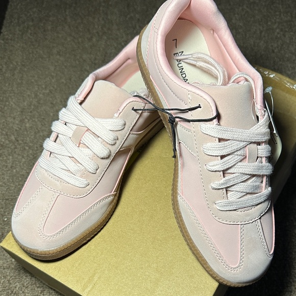 No Boundaries Light Pink Women's Lace-Up Athletic Sneakers - Picture 3 of 7